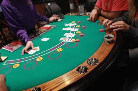 Meja live casino dengan dealer profesional tersedia di sinar88